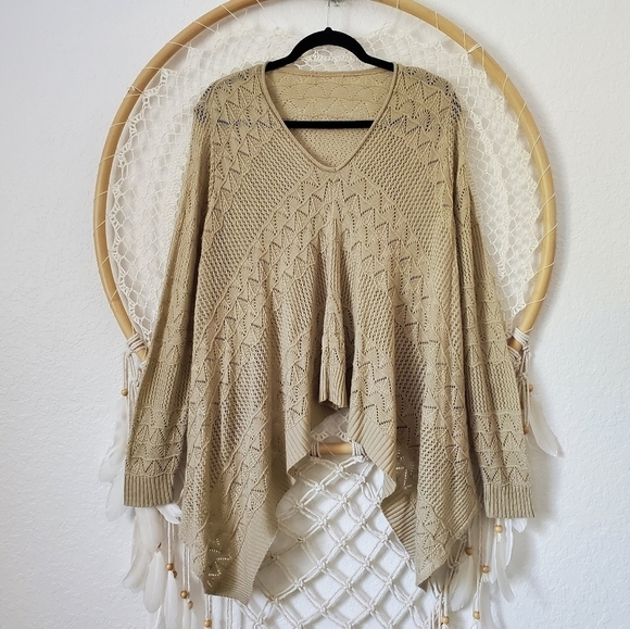 Romeo & Juliete Couture Pointelle Knit Asymmetrical Lagenlook Poncho Sweater - Picture 1 of 8